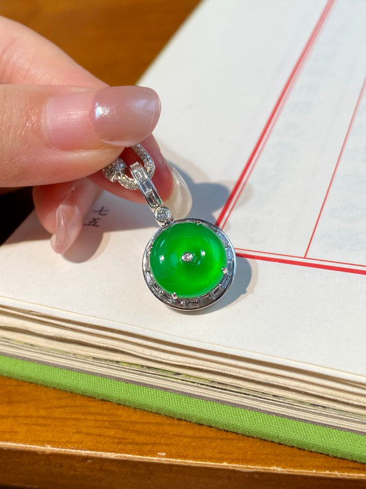 Green jadeite donut pendant on silver necklace chain with clasp detail