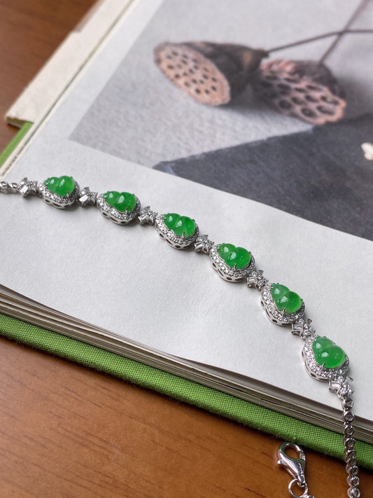 Green jadeite bracelet with oval cabochons and silver-toned link chain