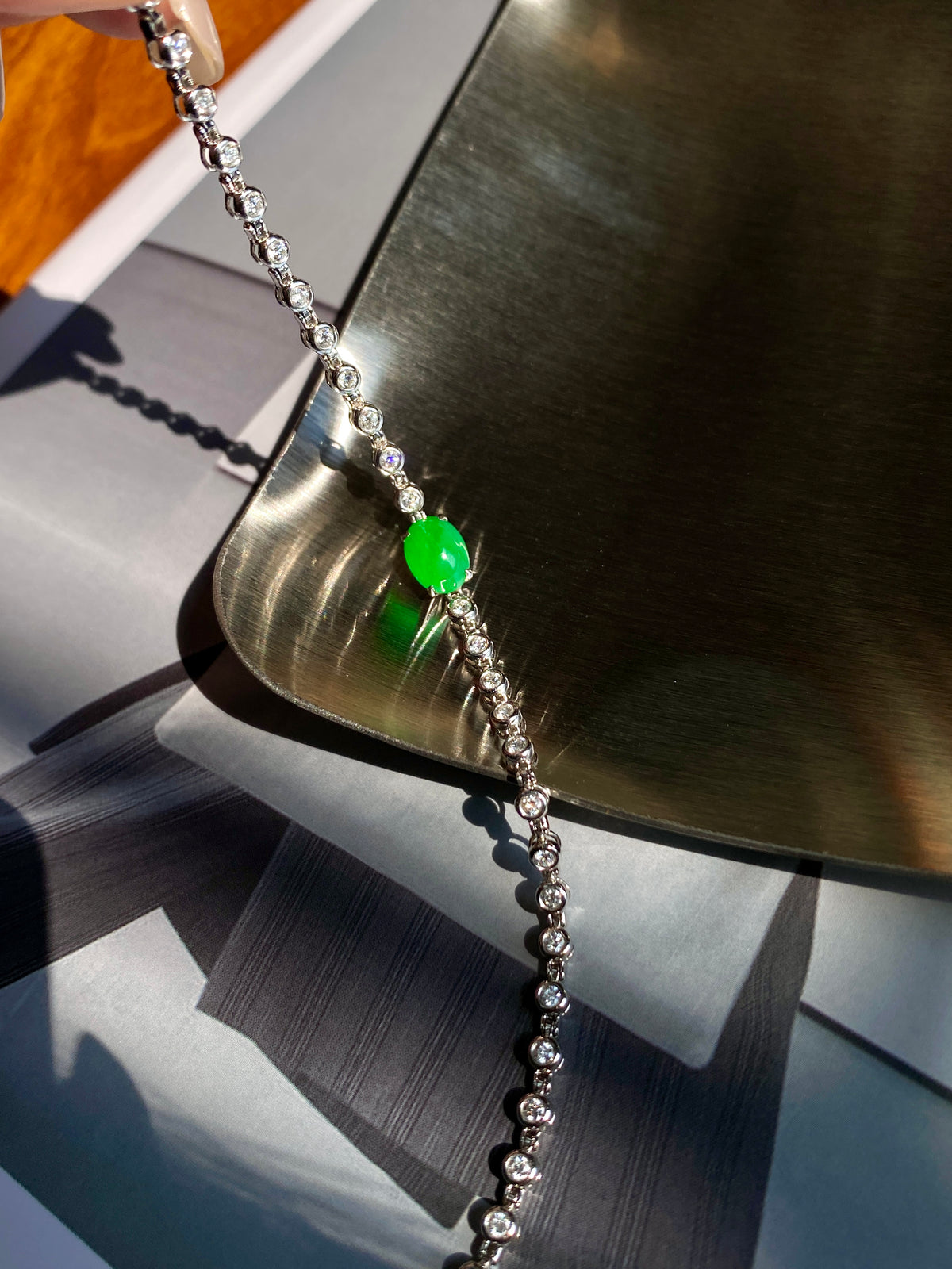 Silver-tone jadeite cabochon bracelet with round green accent on sparkling beaded chain