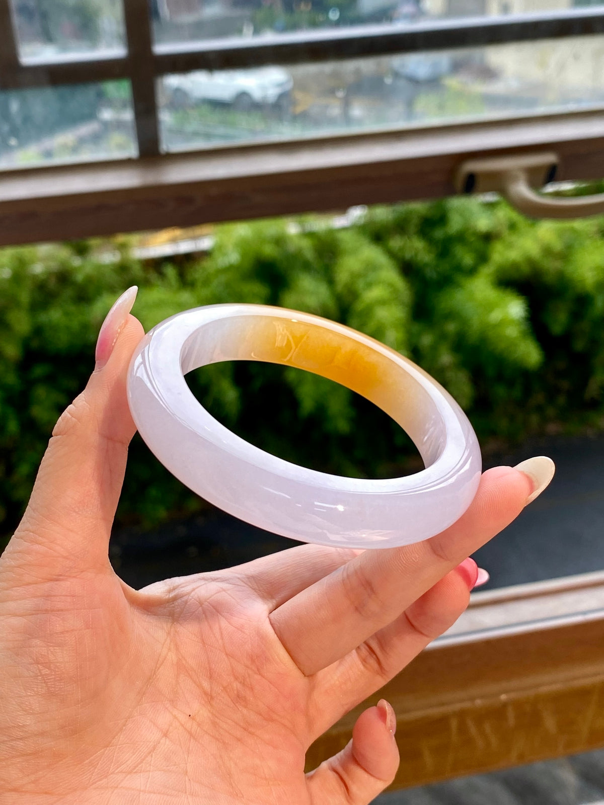 Golden-yellow and white translucent jadeite bangle, glossy finish, round inner opening