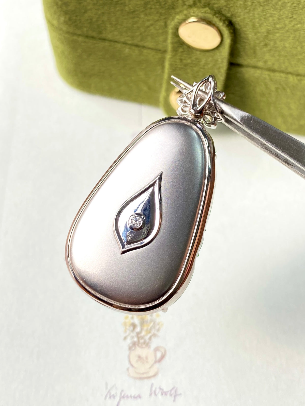 Silver teardrop pendant setting with small diamond detail and prongs