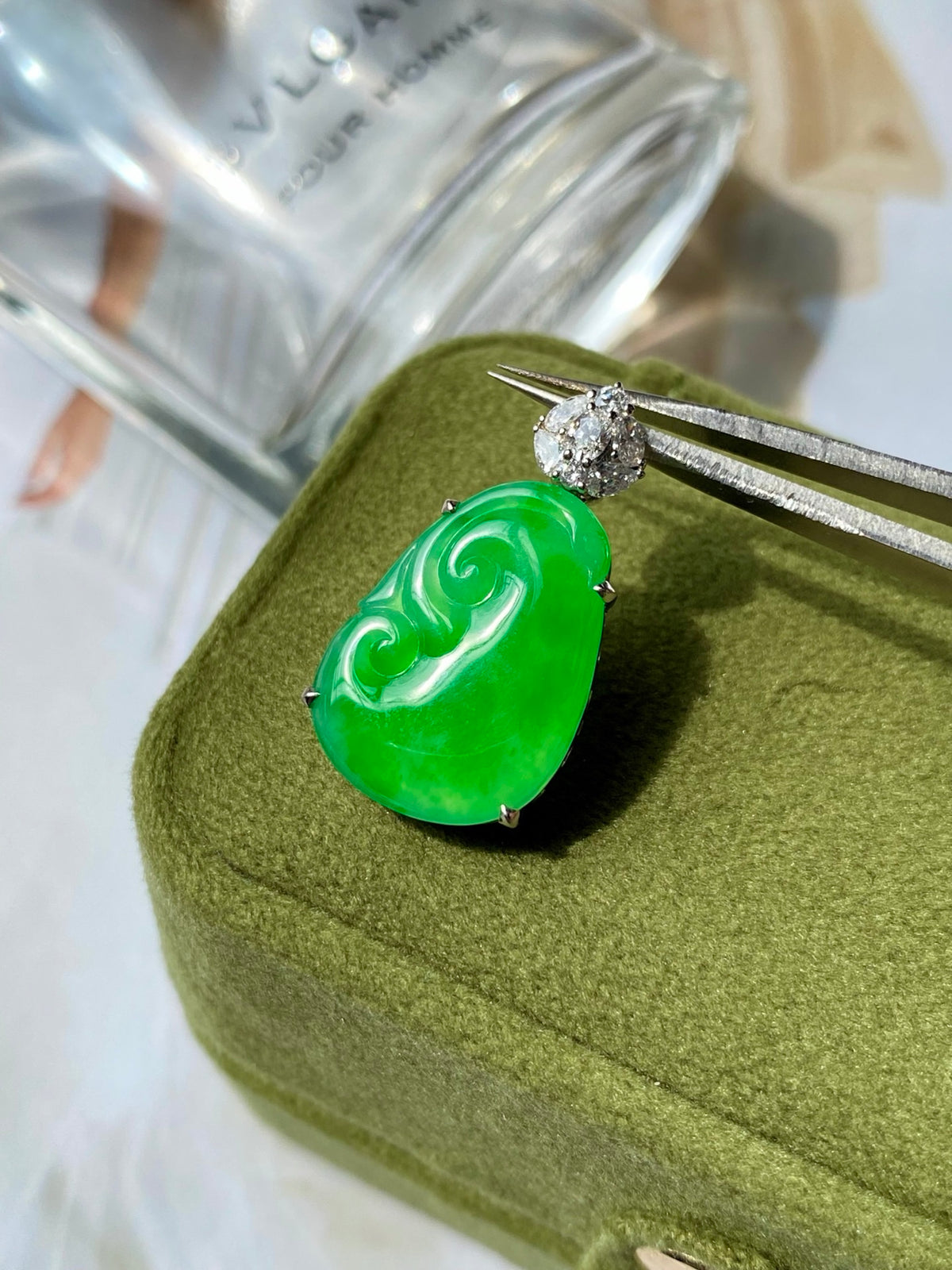 Green jadeite ruyi pendant on silver prongs with diamond-like top stud